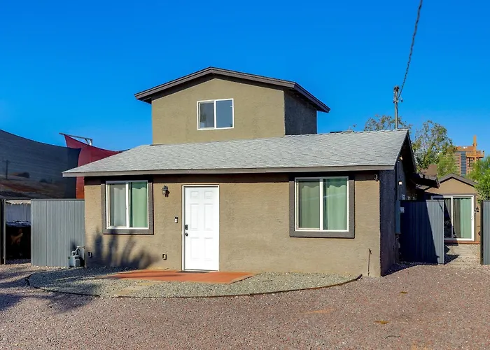 Near Downtown W/ Step-free Entry Apartment