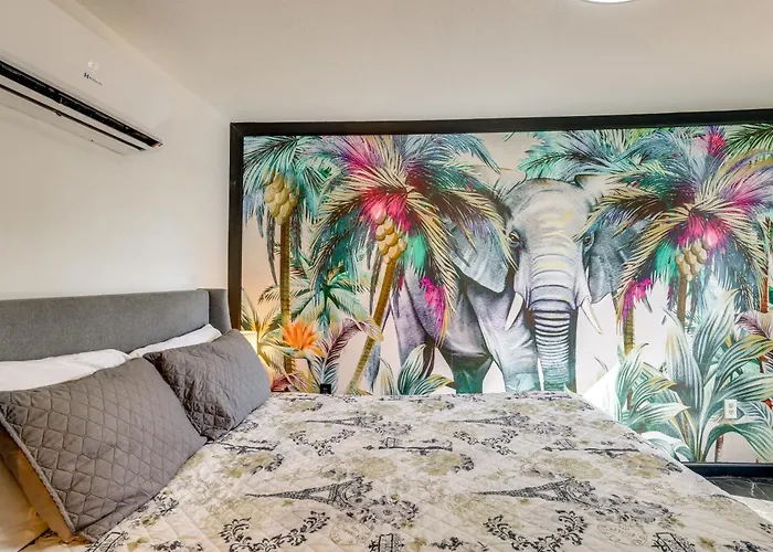 Near Downtown W/ Step-free Entry *