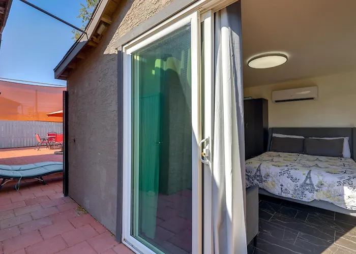 Near Downtown W/ Step-free Entry Apartment *