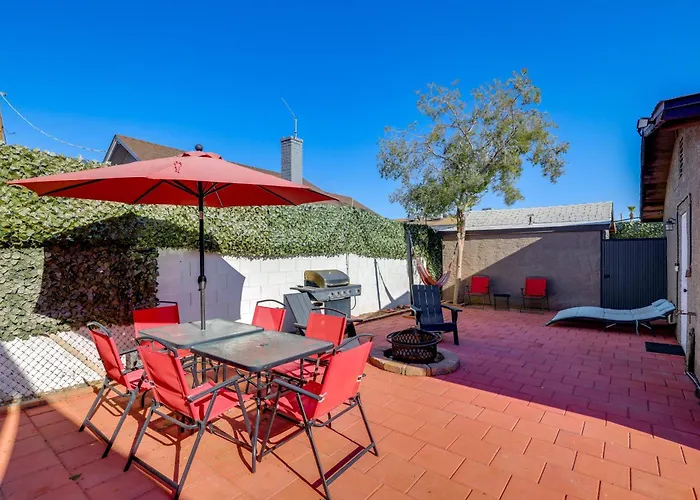 Apartment Near Downtown W/ Step-free Entry